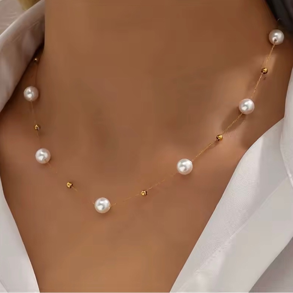 Delicate Gold Pearl Clavicle Necklace - White Pearls